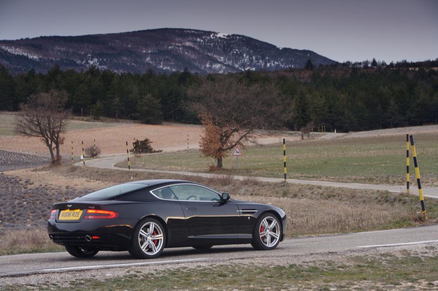  Aston Martin DB9 Sports Pack 2006 года  (UK) (фото 5 из 31)